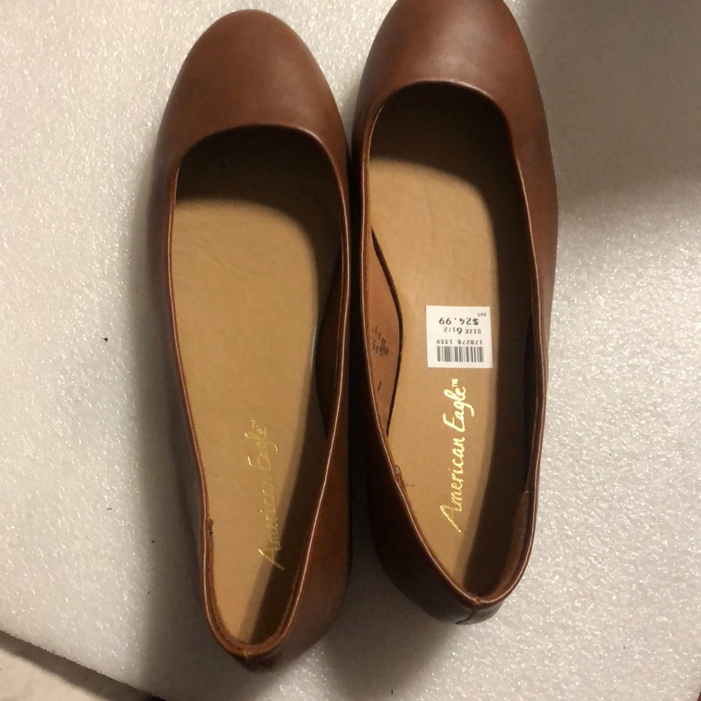 American Eagle pumps - size 6 1/2 .brown